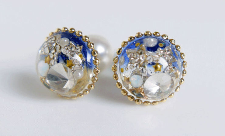 宇宙色のプラネタリウムピアス